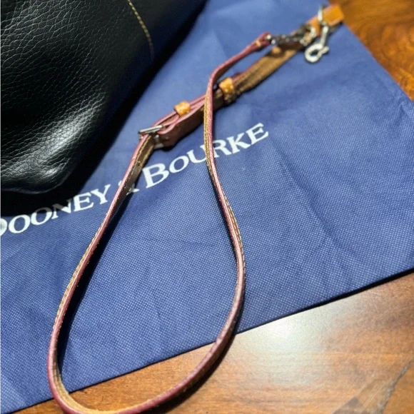 COPY - Dooney and Bourke handbag. - Picture 6 of 7
